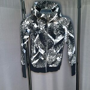 Lululemon scuba hoodie size 4 black & white